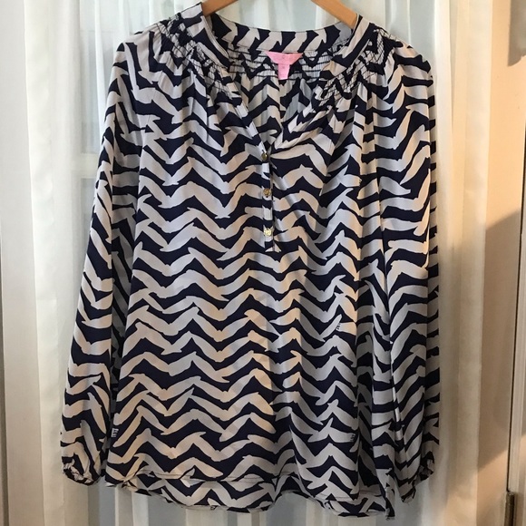 Lilly Pulitzer Tops - Lilly Pulitzer Elsa Size M